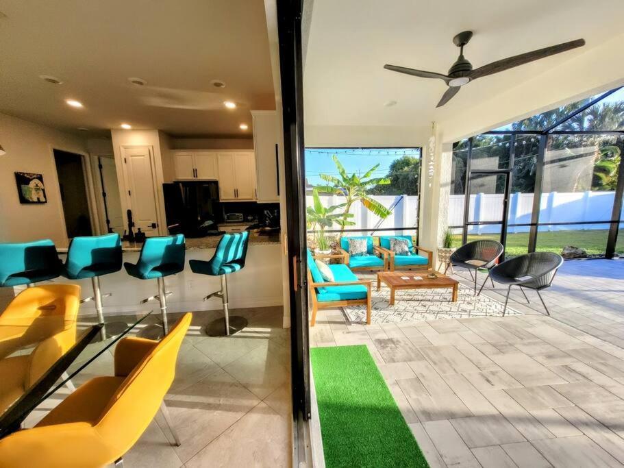 קייפ קורל Blue Door Retreat - Luxury Pool Home - Sleeps 8 מראה חיצוני תמונה