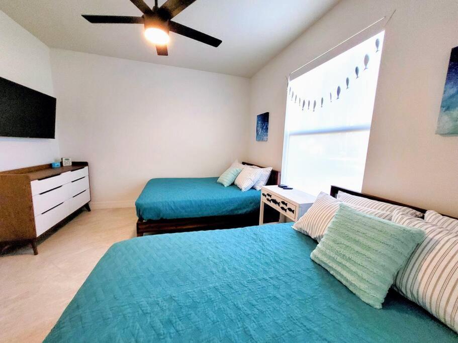 קייפ קורל Blue Door Retreat - Luxury Pool Home - Sleeps 8 מראה חיצוני תמונה