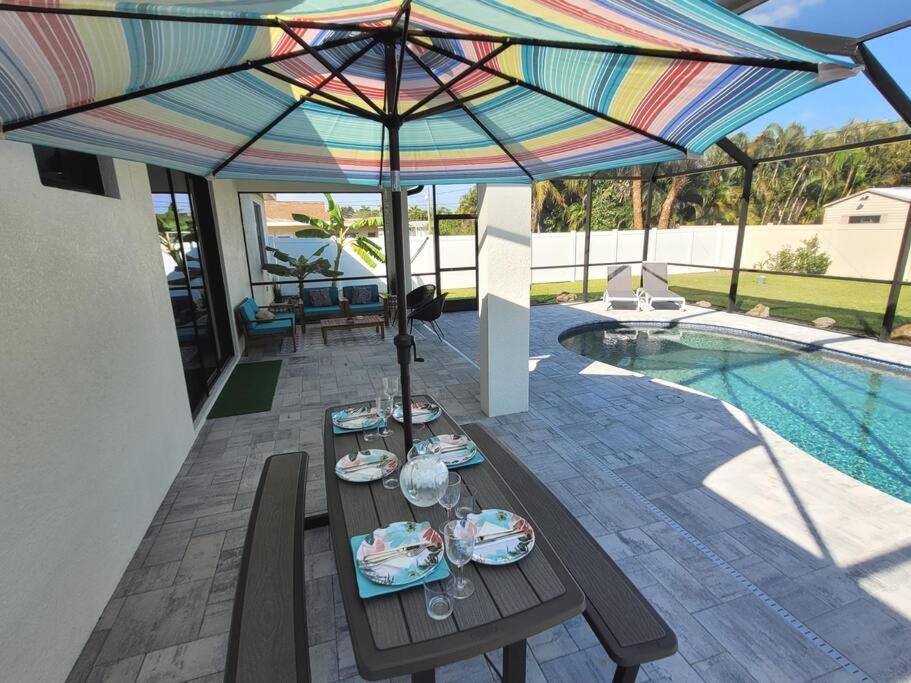 קייפ קורל Blue Door Retreat - Luxury Pool Home - Sleeps 8 מראה חיצוני תמונה