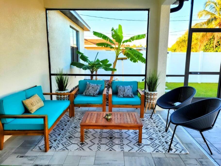 קייפ קורל Blue Door Retreat - Luxury Pool Home - Sleeps 8 מראה חיצוני תמונה