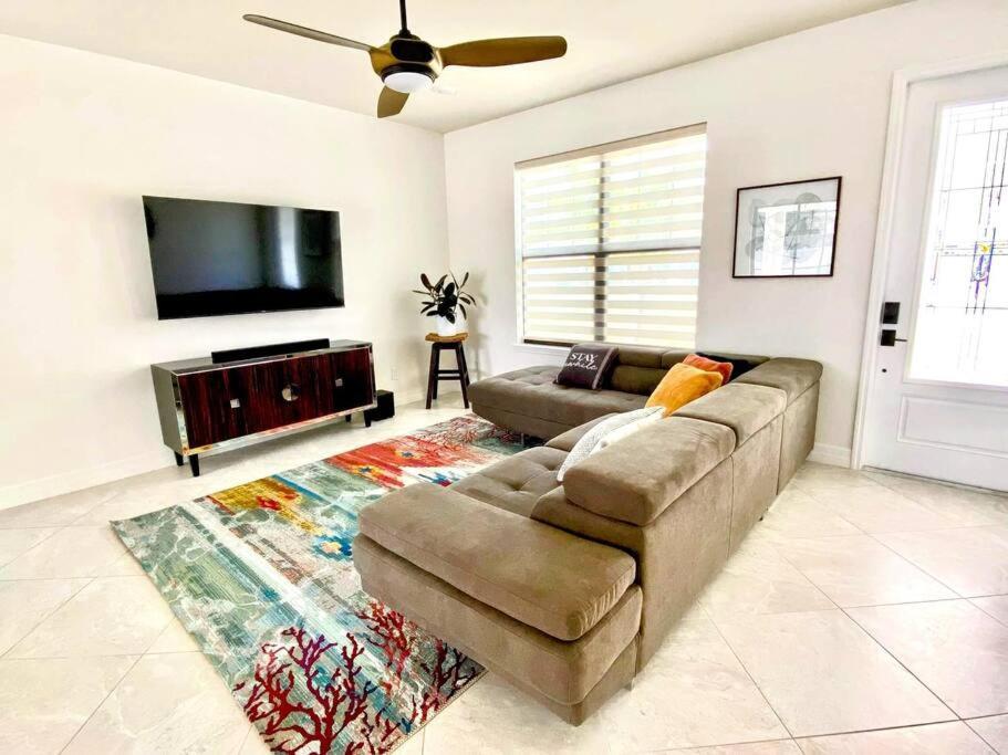 קייפ קורל Blue Door Retreat - Luxury Pool Home - Sleeps 8 מראה חיצוני תמונה