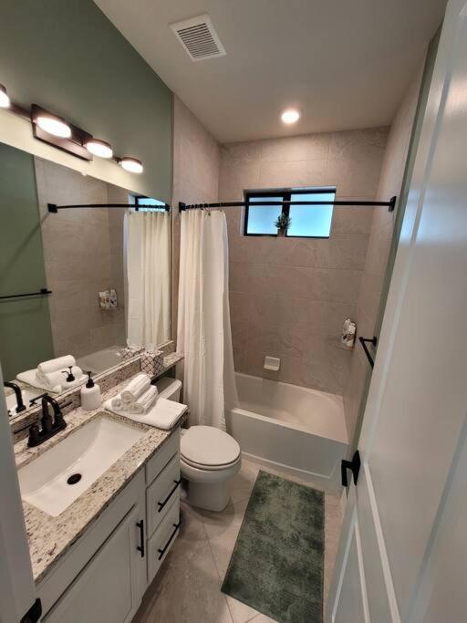 קייפ קורל Blue Door Retreat - Luxury Pool Home - Sleeps 8 מראה חיצוני תמונה