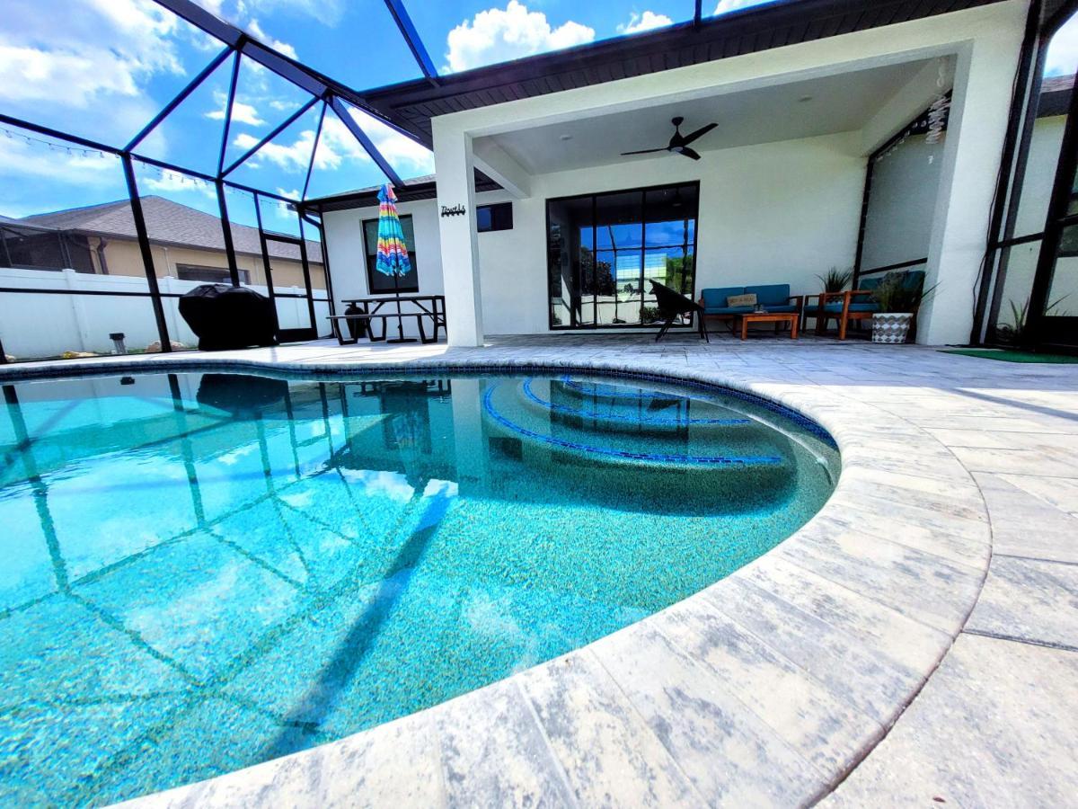 קייפ קורל Blue Door Retreat - Luxury Pool Home - Sleeps 8 מראה חיצוני תמונה